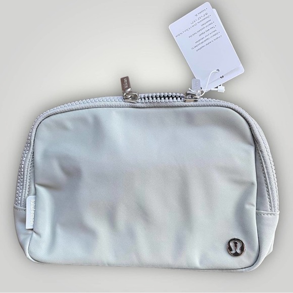 NWT LULULEMON EVERYWHERE BELT BAG LARGE SILVER - OS - Picture 2 of 3